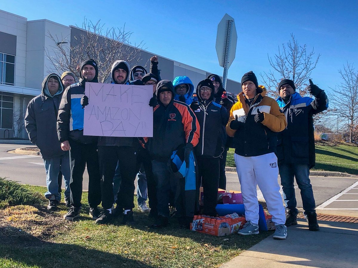 amazonteamsters's tweet image. Amazon Teamsters are building worker power with our union allies across the globe to #MakeAmazonPay! These brave Amazon workers at DIL7 in Skokie, IL are continuing their strike against Amazon’s unfair labor practices.
@uniglobalunion #CyberMonday