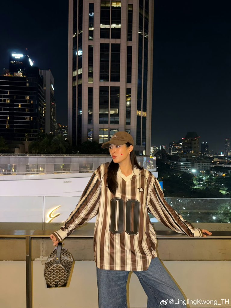 lingling_fans's tweet image. [ Weibo LinglingKwong_TH Update : 251201 ]

Good night 🐷

#linglingkwong #หลิงหลิงคอง 
@linglingsirilak