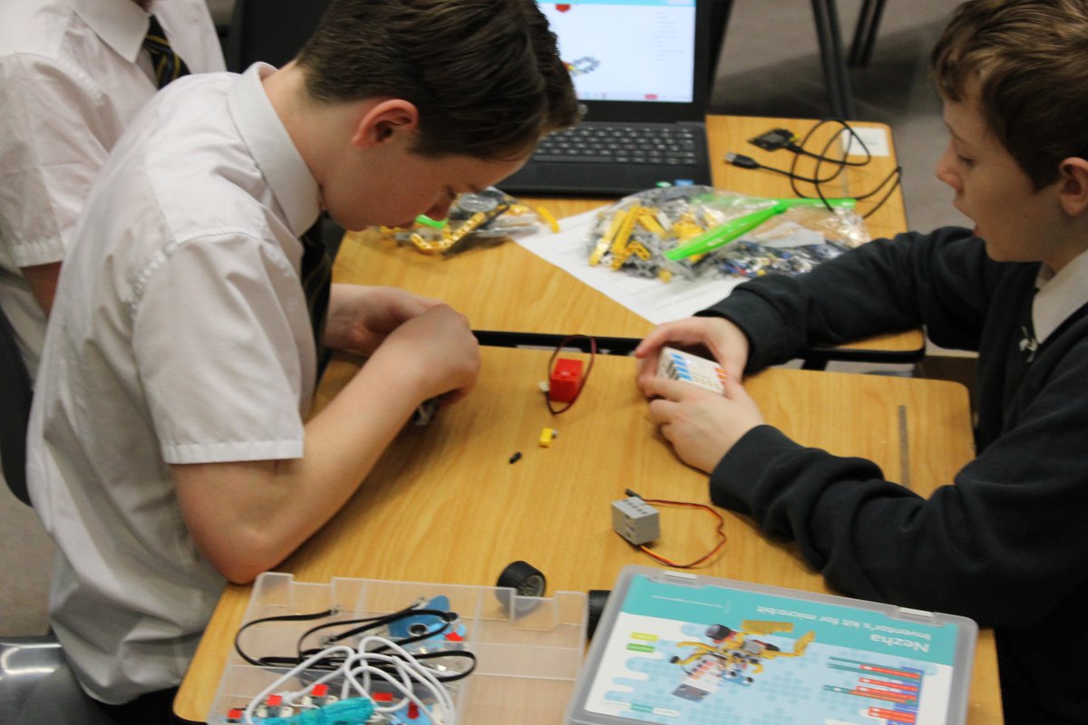 CHS_BusComp's tweet image. Today was our first heat of the S1 Robot Olympics!
Pupils were asked to build, program, and test their robots to move from a starting point to a finishing point. All teams managed it, but our session winner from 1.9 built an amazing scorpion robot.
@BigBangUKSTEM  @_EngineeringUK