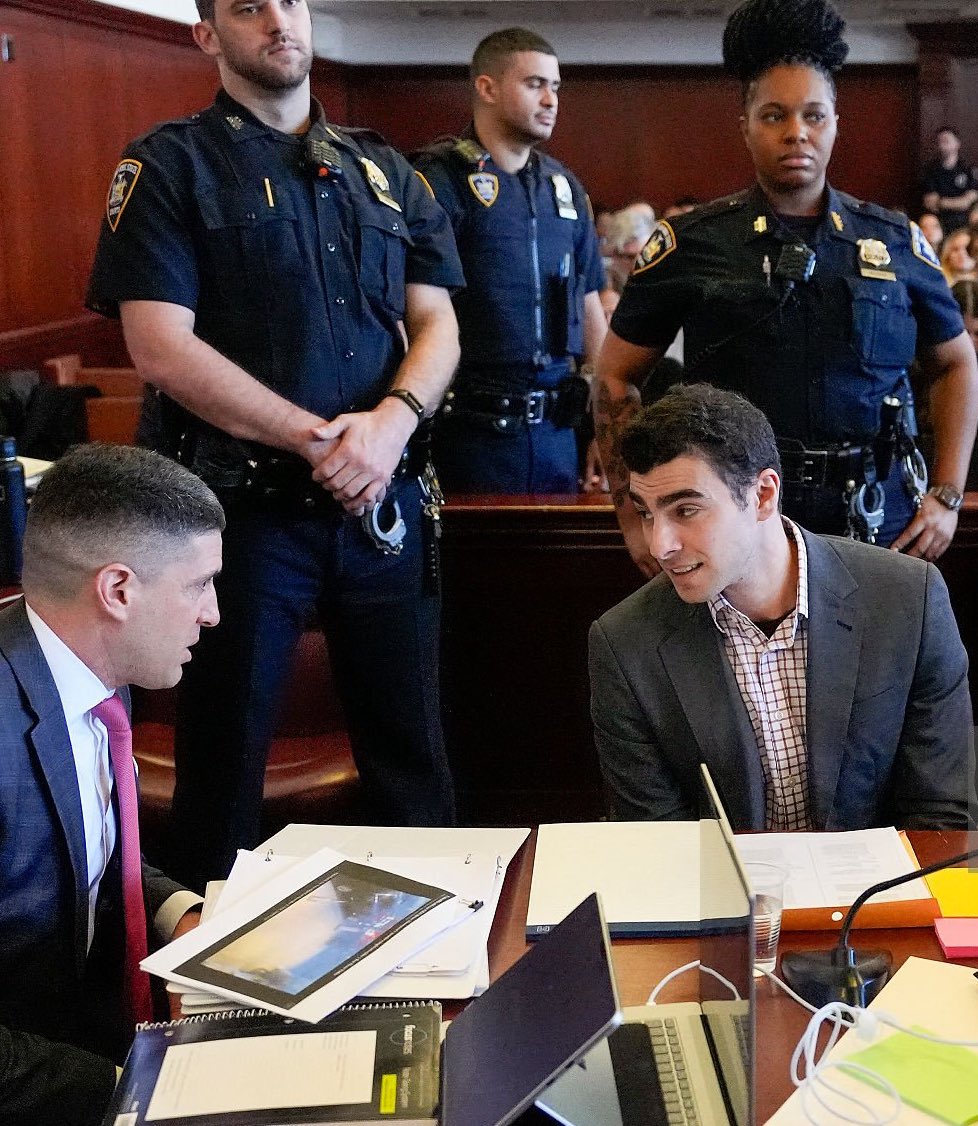 LuigiCaseFiles's tweet image. Luigi Mangione just now at the New York Supreme Criminal Court.