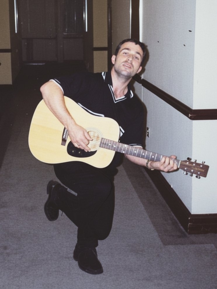 A joyful Michael Slater plays the guitar in the hotel corridor during the Australian team stay in London for the 1997 Ashes tour. He managed to play just two ODIs on the tour and was dropped for almost a year. #CricketTwitter #Cricket