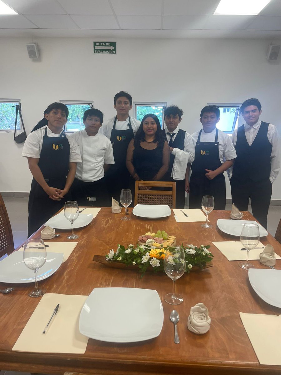 ¡Qué emoción! 🎉🍽️
¡Nuestros alumnos de gastronomía demostraron sus habilidades culinarias en una actividad increíble! 👨‍🍳👩‍🍳 Bajo la guía experta de la CHEF Eunice Jocabeth Collí Uicab nuestros estudiantes pusieron en práctica todo lo aprendido en una deliciosa cata maridaje!
#UTC