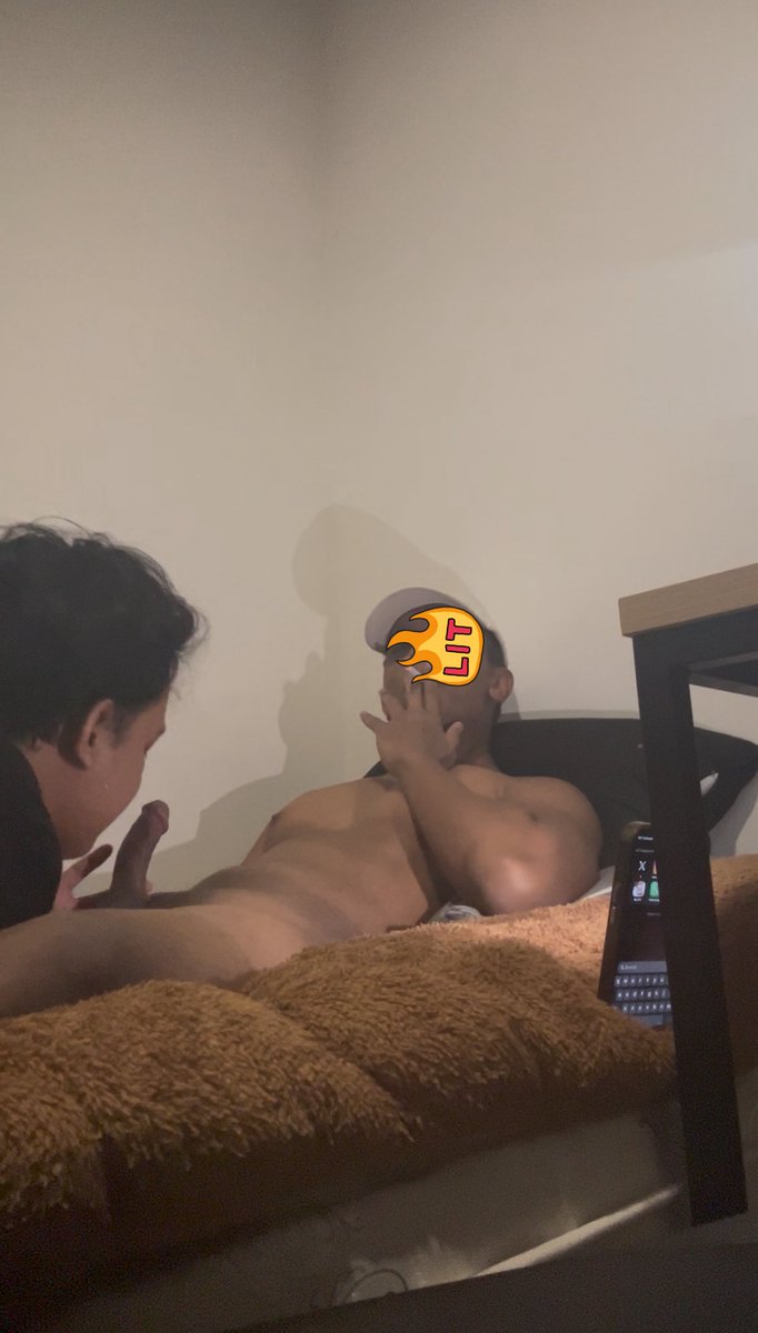 pwrbttm32's tweet photo. A good bottom is a bottom who rims his top.

Follower twitter mintak blowjob sambil aku hisap rokok😋😋 package sekali dengan rimming. 💦 Full uncensored video in my channel. DM for more detail or click the link on my bio! 🍆💦🍆💦 https://t.co/thiLyP5ios