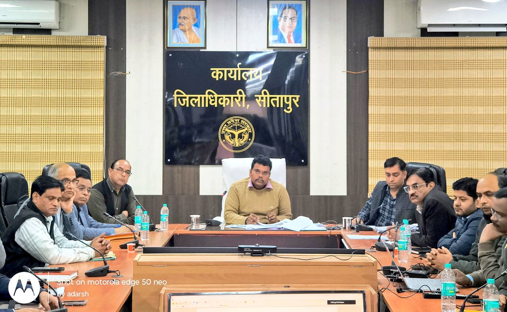 जनपद में संचालित आयुष्मान आरोग्य मंदिरों में बेहतर सुविधाएं उपलब्ध कराये जाने के सम्बन्ध में आयोजित समीक्षा बैठक के दौरान सम्बन्धित अधिकारियों को निर्देशित किया गया कि आयुष्मान आरोग्य मंदिरों के भवनों के जीर्णोद्धार हेतु प्रस्तुत प्रस्तावो पर नियमानुसार कार्यवाही सुनिश्चित की जाय