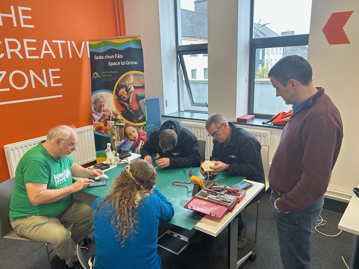offalycoco's tweet image. ♻️A very successful Repair Café was organised by #YourCouncil&apos;s Community &amp;amp; Culture Department and Climate Action Teams.

🔧Volunteers from TOG Hackerspace repaired 33 household items, saving them from landfill.

👏Huge thanks to everyone who made this event possible.