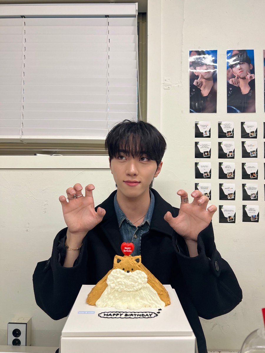 blevel_archive's tweet photo. “올해 생일은 정말 잊지 못할 생일이 될 것 같아요 ☺️ 받은 사랑과 응원 보답할 수 있도록 열심히 노력할게요 !! 올해 마무리까지 다들 행복한 일들 가득하시길 바라고 연말 마무리 잘 보내세요 ! 다시 한번 모두 감사드립니다 🫶🏻” https://t.co/sMXZU1sdbL