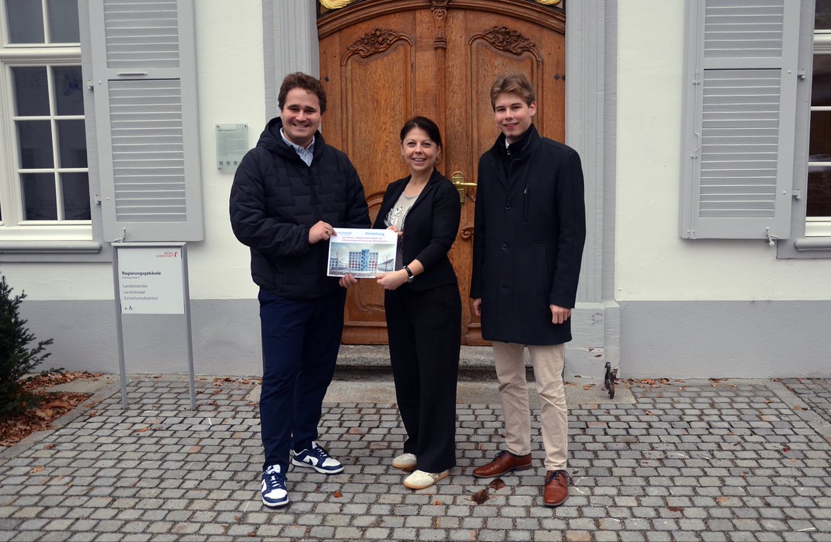 Unsere Petition für einen obligatorischen Steuer- und Altersvorsorgeunterricht in der Sekundarstufe I ist eingereicht. Es wird Zeit, dass Schülerinnen und Schüler Kompetenzen erwerben, um sich mit finanziellen Fragen auseinandersetzen zu können. Wir danken für die Unterstützung!