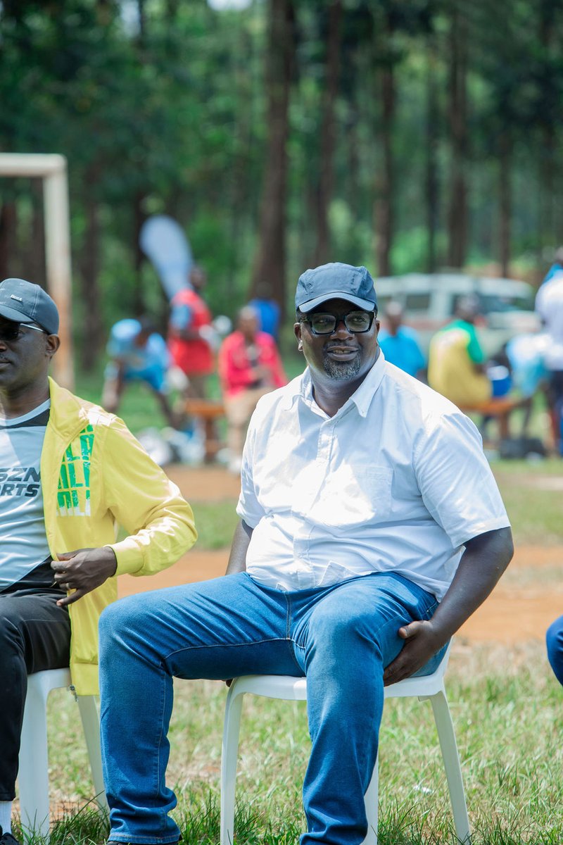 FerwahandRwanda's tweet image. Perezida wa Federasiyo ya Handball mu Rwanda @AlfredTwahirwa ni umwe mu bakurikiranye uko iri rushanwa ryagenze, aho by&apos;umwihariko umukino wa Handball ari umwe mu batangiye kubona umusaruro wa #IsongaProgram, aho muri #IHTrophy iheruka kubera Uganda harimo abarenga 10 b&apos;Isonga