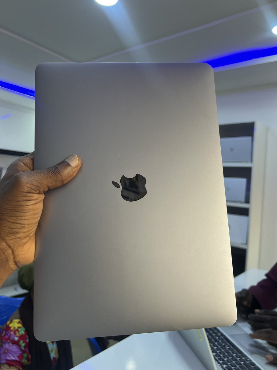 HabibLight02's tweet image. Super clean MacBook Pro 2017
Non Touch Bar 
Intel core i5 
16gb ram
256gb ssd Keyboard light 
13 inch 
Battery cc: 180
Price 🏷️ 500k

DM or 📞 II WhatsApp no: 09033666302

📍Ahmadu bello way By Gwandu road, kaduna II Nationwide delivery 📦