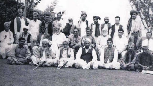 چې تر څو پوري موږ یو موټ نه سو ، یو قام ځان نه وبولو ، یوه مو لار نسي، یوه مو لیکه نسي . موږ تر هغو ګټه نسو راوړئ

خان شهید عبدالصمد خان اڅکزي #TributeToKhanShaheed