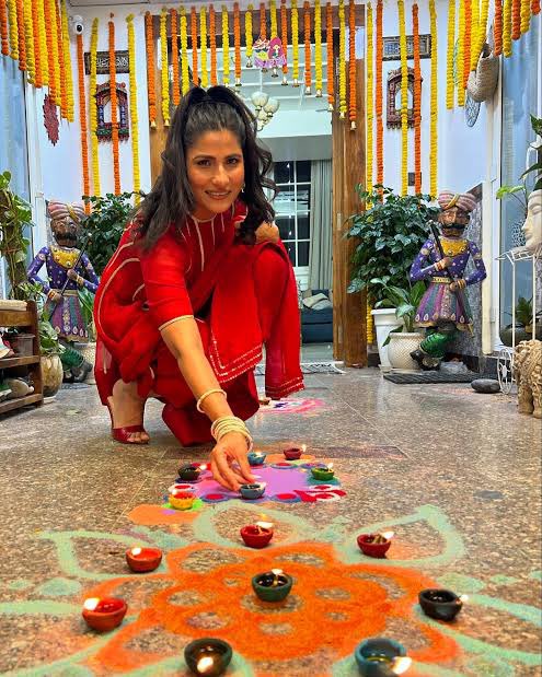 ChandanSharmaG's tweet photo. रूबिका लियाकत को सिर्फ इसलिए टारगेट किया जाता है क्योंकि यह हमेशा सत्य का साथ देती है।

भारत में रहकर भारतीय सभ्यता संस्कृति को समझती है और उसका सम्मान करती है।

लेकिन, मोहम्मद जुबैर जैसे घुसपैठिए जो गांधी और नेहरू की वजह से भारत में रह गए, वह हमेशा भारतीय सभ्यता संस्कृति का मजाक उड़ाते है तथा रूबिका लियाकत जैसे राष्ट्रवादी पत्रकारों को टारगेट करते है, जुबैर जैसे लोग भारतीय संस्कृति के लिए घातक है।

भारत का हर राष्ट्रवादी नागरिक रूबिका लियाकत और उनकी निड़र पत्रकारिता का सम्मान करते हैं।