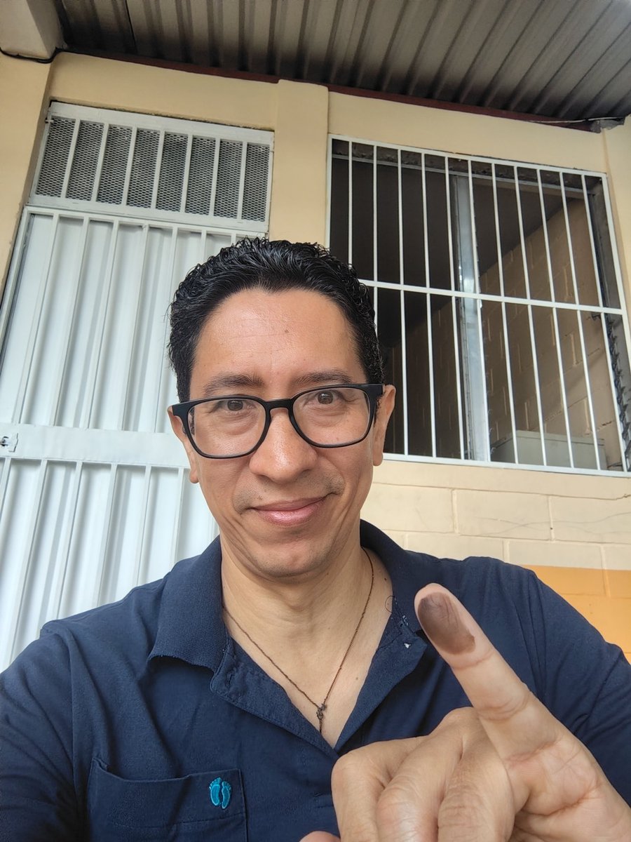 #EleccionesHonduras2025
Votamos por la vida, por la familia y por la libertad, para sacar el #socialismo y el #Narcotrafico de Honduras, gracias a Dios se logró... #SeVan