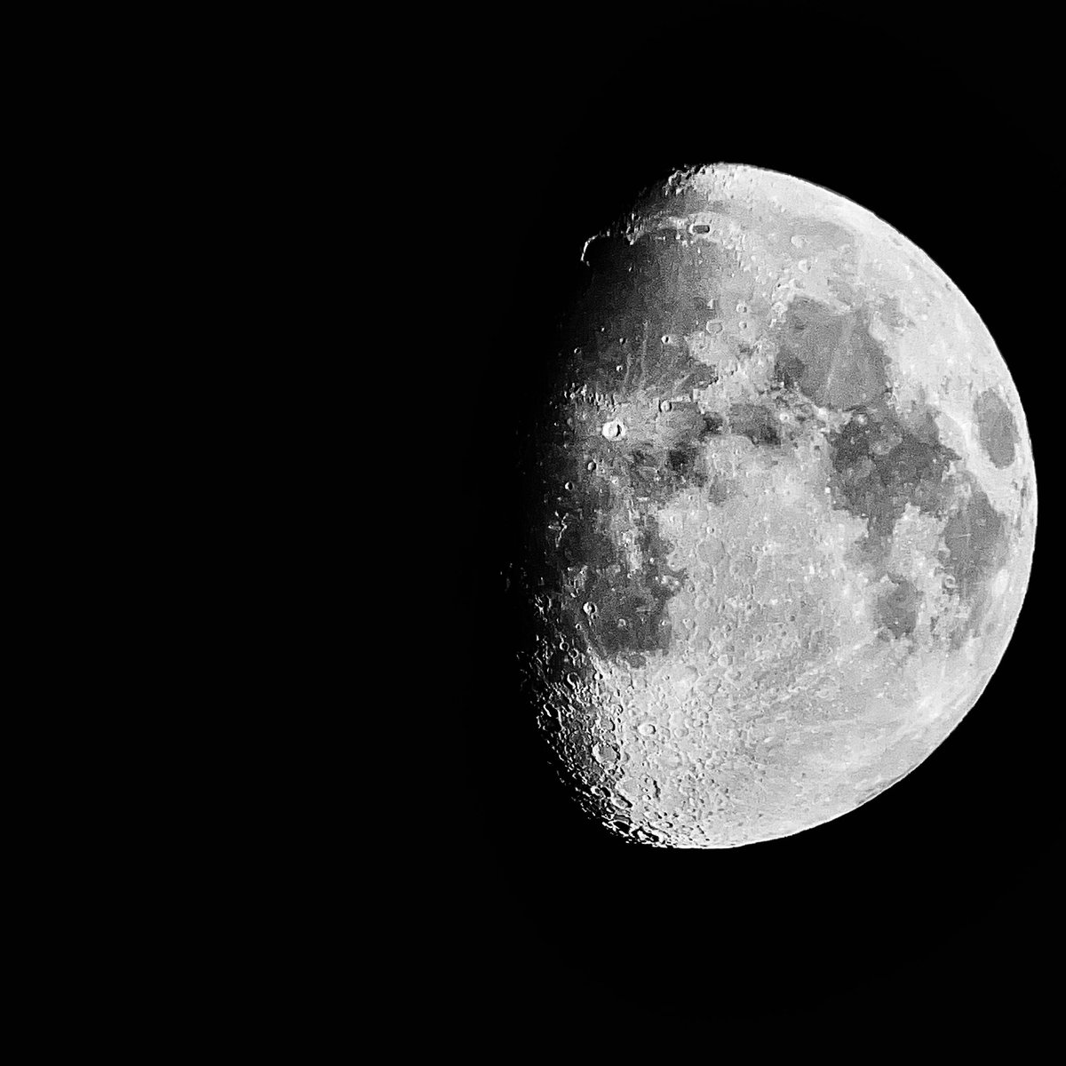 mimibss8's tweet image. mon télescope, les astres et moi,que demander de plus ? 🙂‍↕️