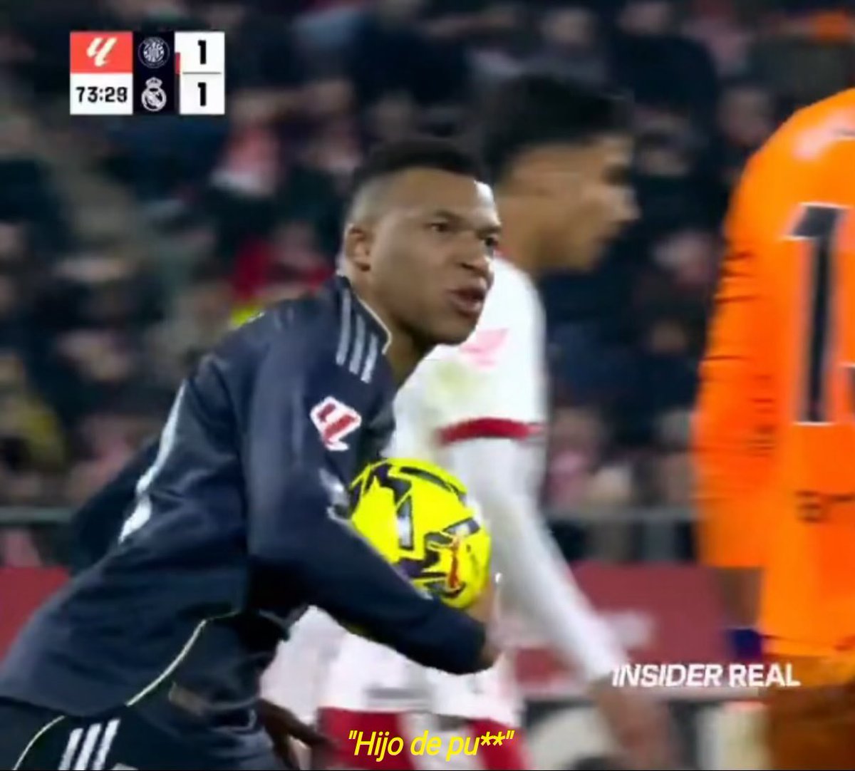 Mbappe en la última semana:

Al árbitro: "Sale con va!" - "Sucio b4stardo"

A Gazzaniga: "Fils de pute" - "Hijo de put4"

Si esto lo hubiese hecho Lamine... 💣