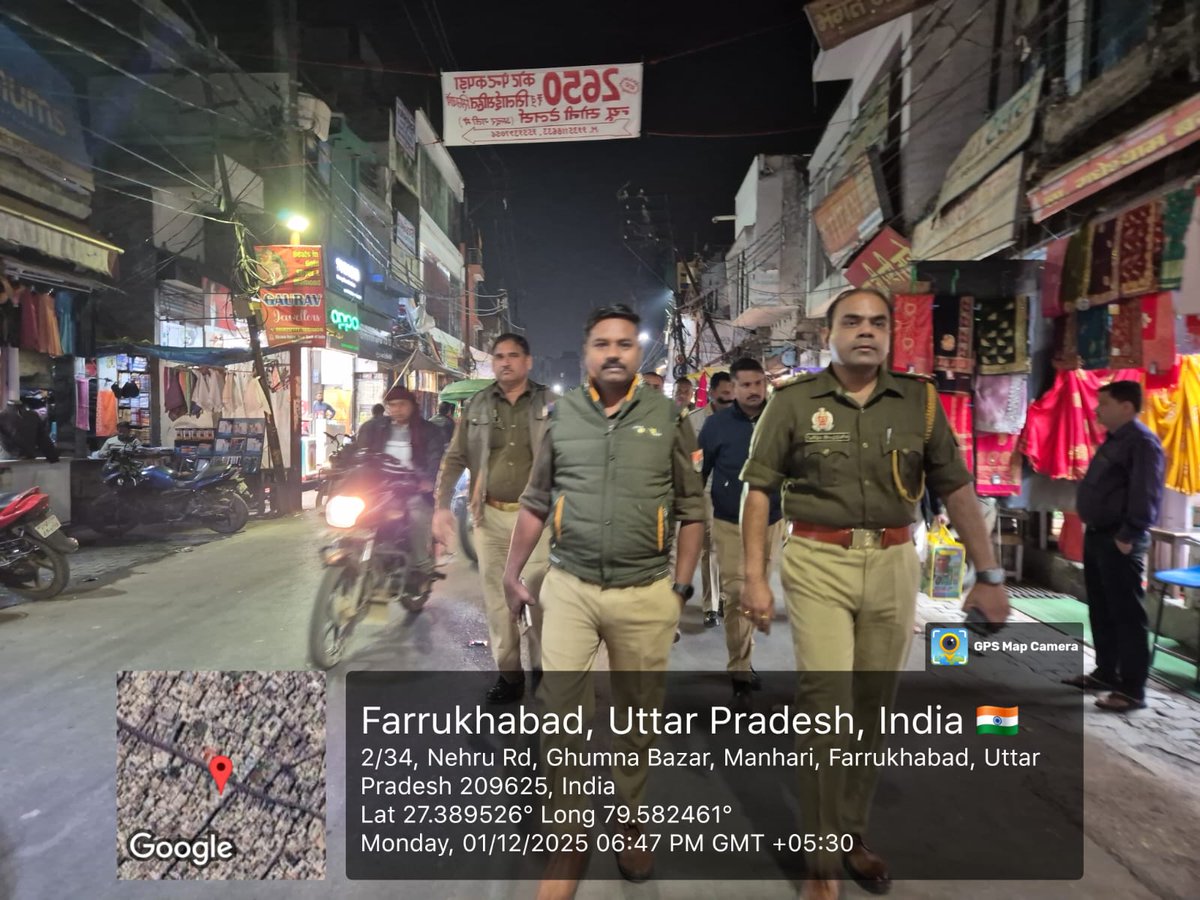 fatehgarhpolice's tweet image. पुलिस अधीक्षक जनपद फतेहगढ़ के निर्देशन में कोतवाली फर्रूखाबाद पुलिस द्वारा थाना क्षेत्रान्तर्गत शांति व्यवस्था के दृष्टिगत सुरक्षा, शांति, सौहार्द व कानून-व्यवस्था बनाए रखने हेतु प्रमुख बाजारों व मुख्य मार्गो पर पैदल गश्त की गई। #FatehgarhPolice