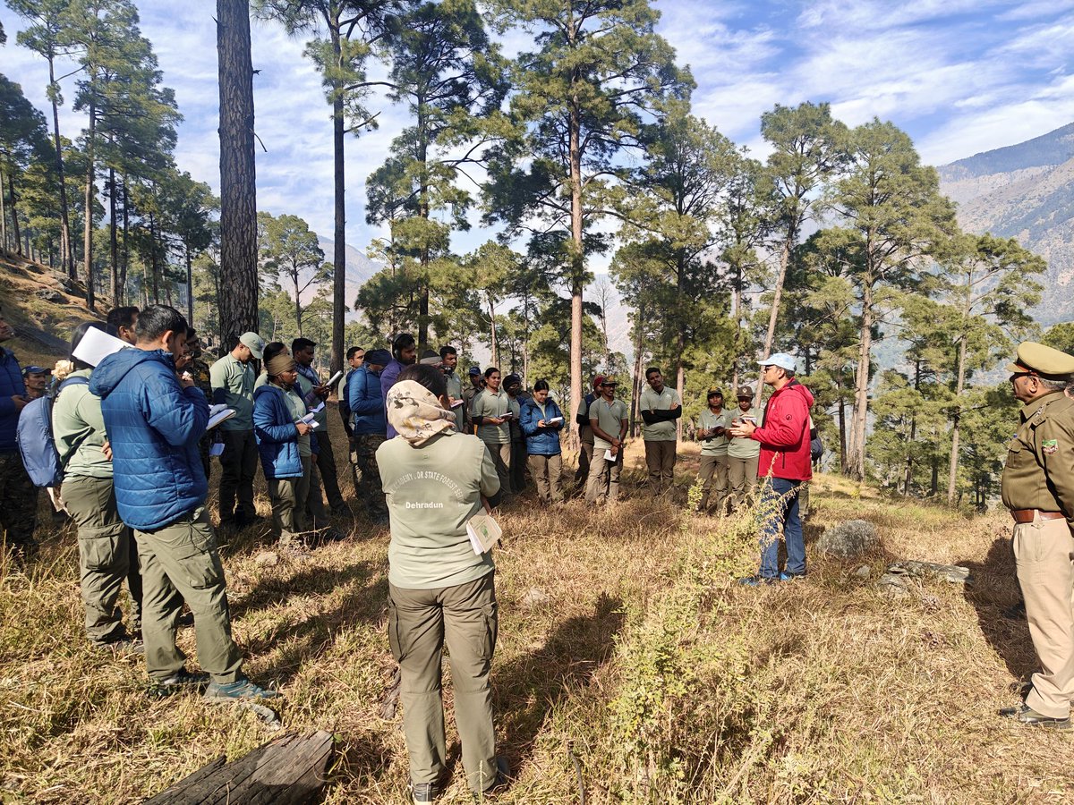 VaibhavSinghIFS's tweet image. As part of the training of the Officer Trainees of 38th SFS Batch from @casfosddn,today I had the opportunity of conducting a session on #wildfires.During the day long session the OTs were apprised about different aspects of controlled burning along with live demonstration.