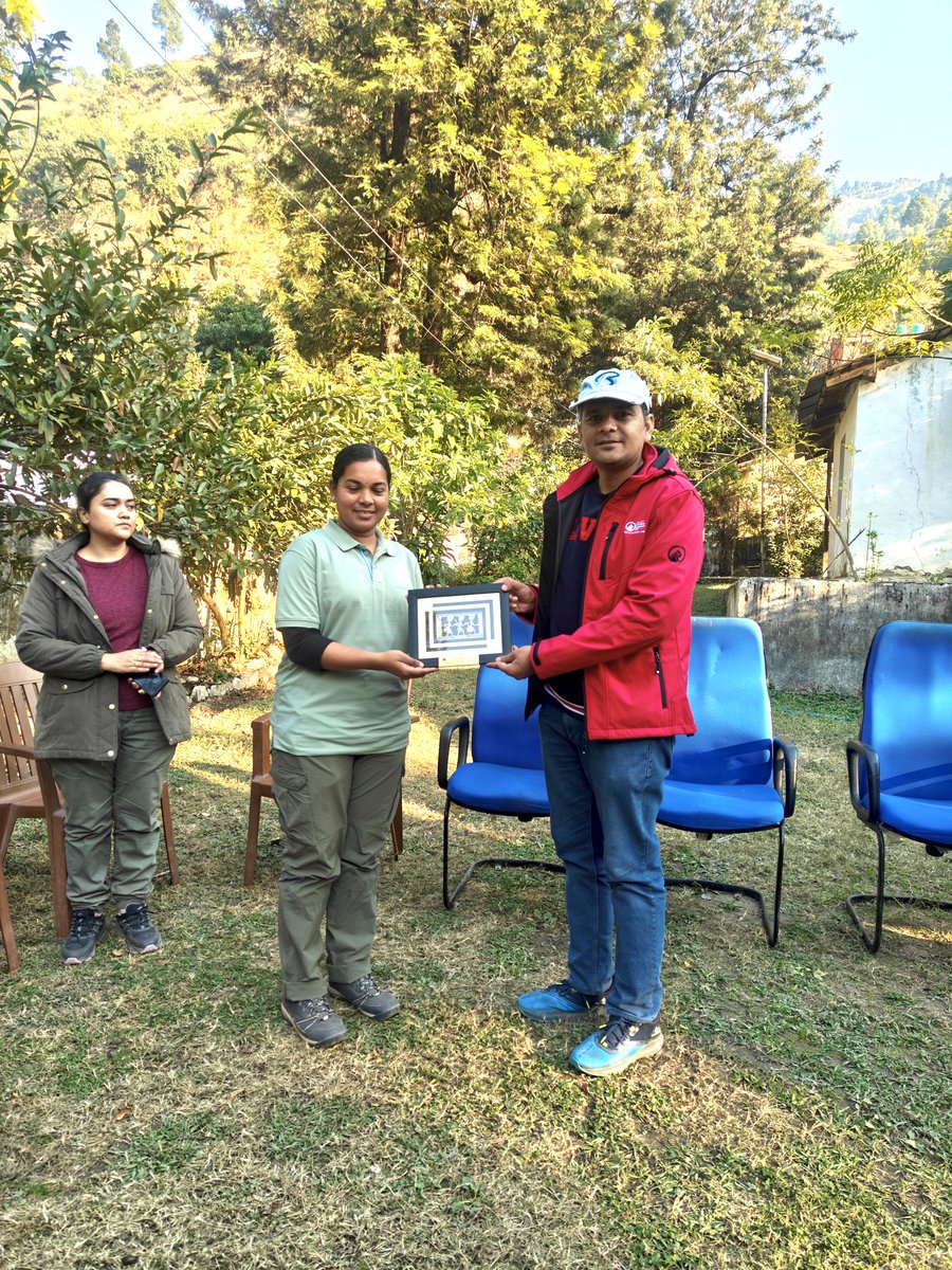 VaibhavSinghIFS's tweet image. As part of the training of the Officer Trainees of 38th SFS Batch from @casfosddn,today I had the opportunity of conducting a session on #wildfires.During the day long session the OTs were apprised about different aspects of controlled burning along with live demonstration.