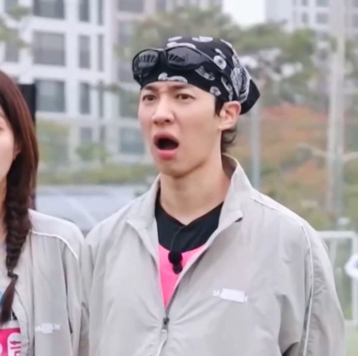 yourb2utylight_'s tweet image. Me when I buy HIGHLIGHT merch and realize the total… my bank account: