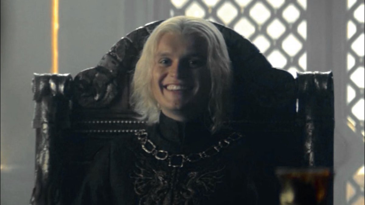 feydemie's tweet image. notice how the only times we&apos;ve seen him #genuinely happy was when he was preoccupied with his children ? but you go ahead and tell me how an omega should be involved with politics instead of this.