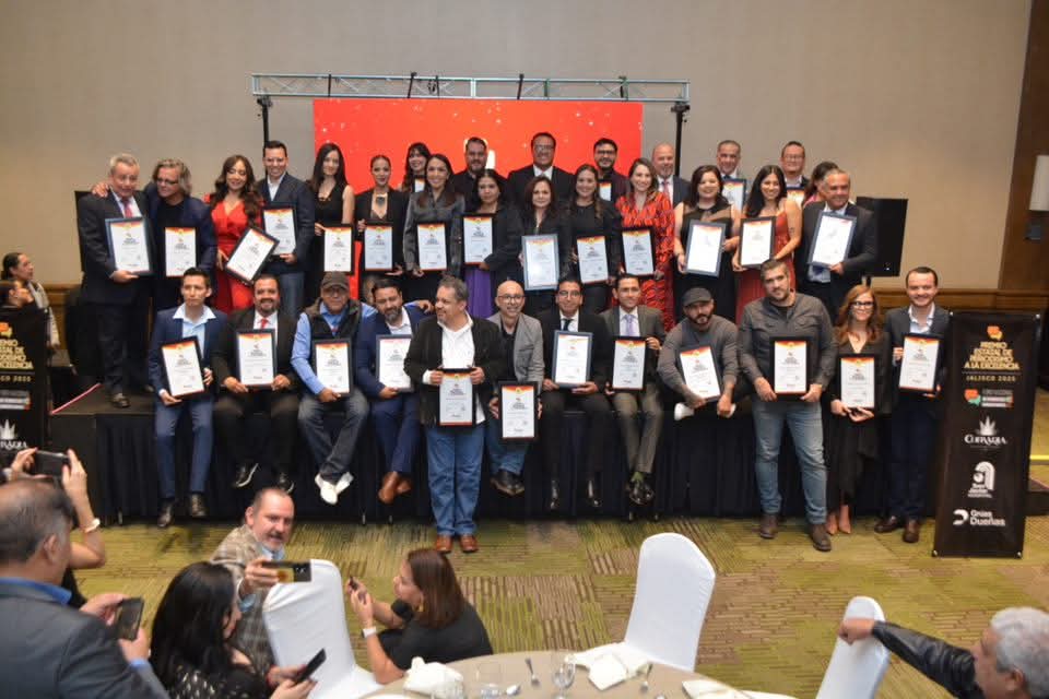 julio_rios's tweet image. Don Roberto Guerrero
Una leyenda de la crónica deportiva, el periodista con más Copas del Mundo, fue uno de los galarfonados con el Premio a la Excelencia que otorga el Foro de Periodistas y Comunicadores Capitulo Jalisco

Un gusto haber compartido una velada histórica organizada…