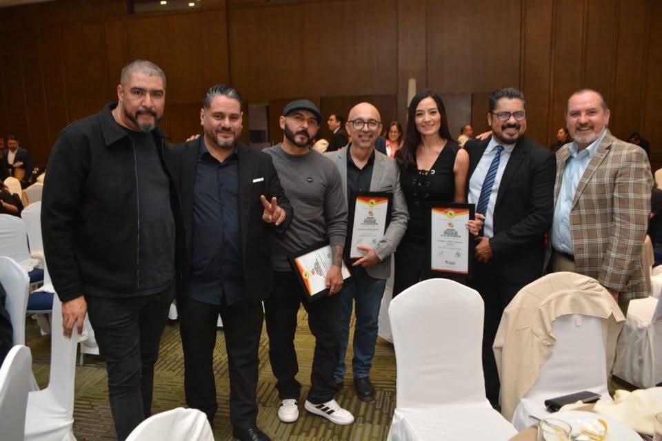 julio_rios's tweet image. Don Roberto Guerrero
Una leyenda de la crónica deportiva, el periodista con más Copas del Mundo, fue uno de los galarfonados con el Premio a la Excelencia que otorga el Foro de Periodistas y Comunicadores Capitulo Jalisco

Un gusto haber compartido una velada histórica organizada…
