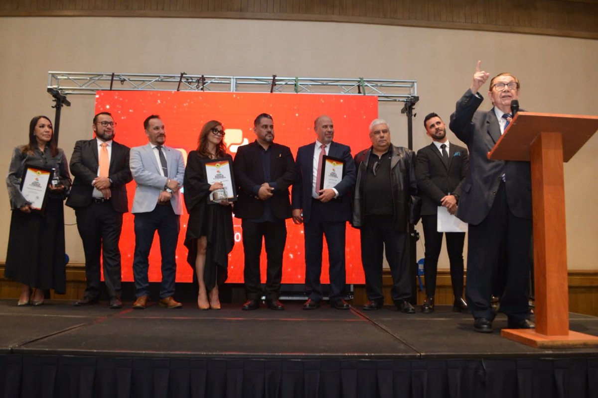 julio_rios's tweet image. Don Roberto Guerrero
Una leyenda de la crónica deportiva, el periodista con más Copas del Mundo, fue uno de los galarfonados con el Premio a la Excelencia que otorga el Foro de Periodistas y Comunicadores Capitulo Jalisco

Un gusto haber compartido una velada histórica organizada…