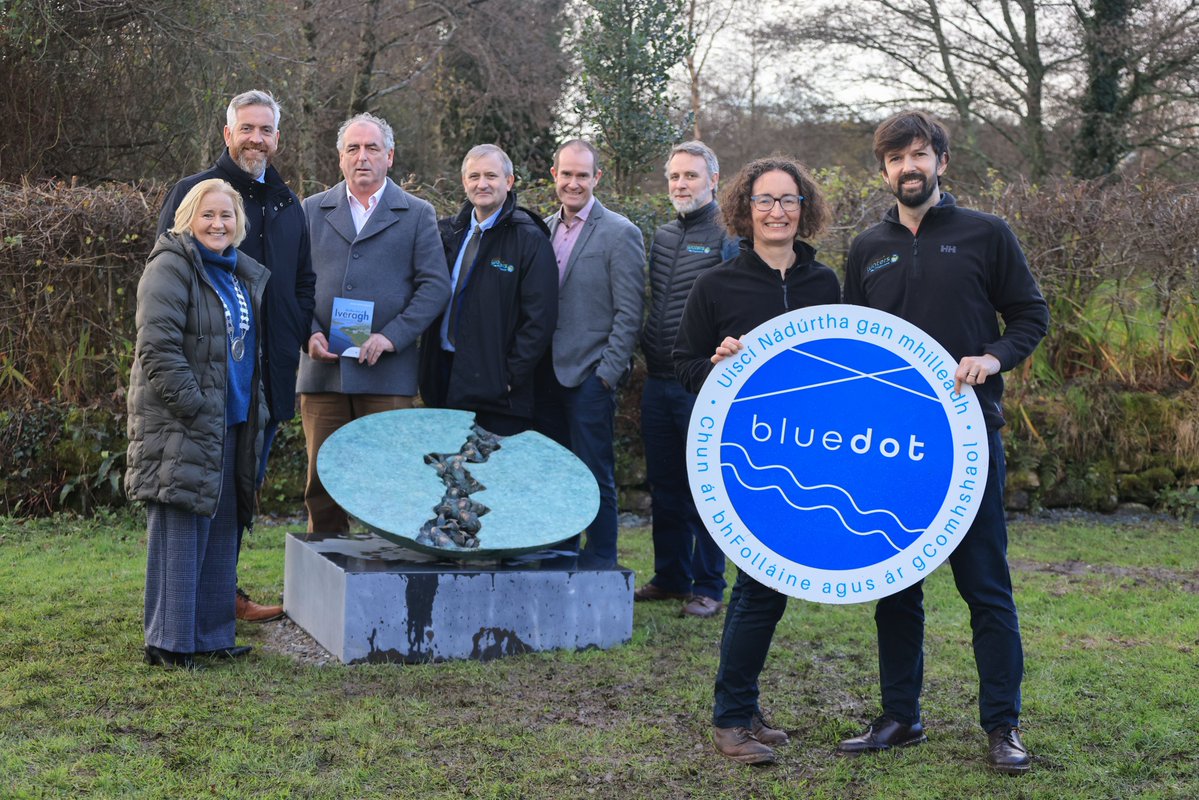 BlueDotWaters's tweet image. We were delighted to welcome Minister Christopher O&apos;Sullivan TD to launch our Blue Dots of Iveragh awareness campaign in Sneem, Co. Kerry on Saturday. 🔵

Learn more about the project at lawaters.ie/iveragh

Photos courtesy of Valerie O&apos;Sullivan.