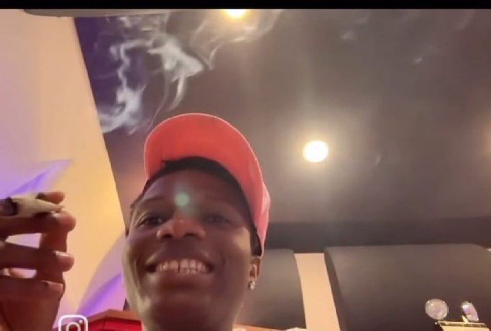 Tbh davido too funny lmao. He don rush go farm Galorizzy for Spotify, that song better still dey #1 tomorrow too 😂😂