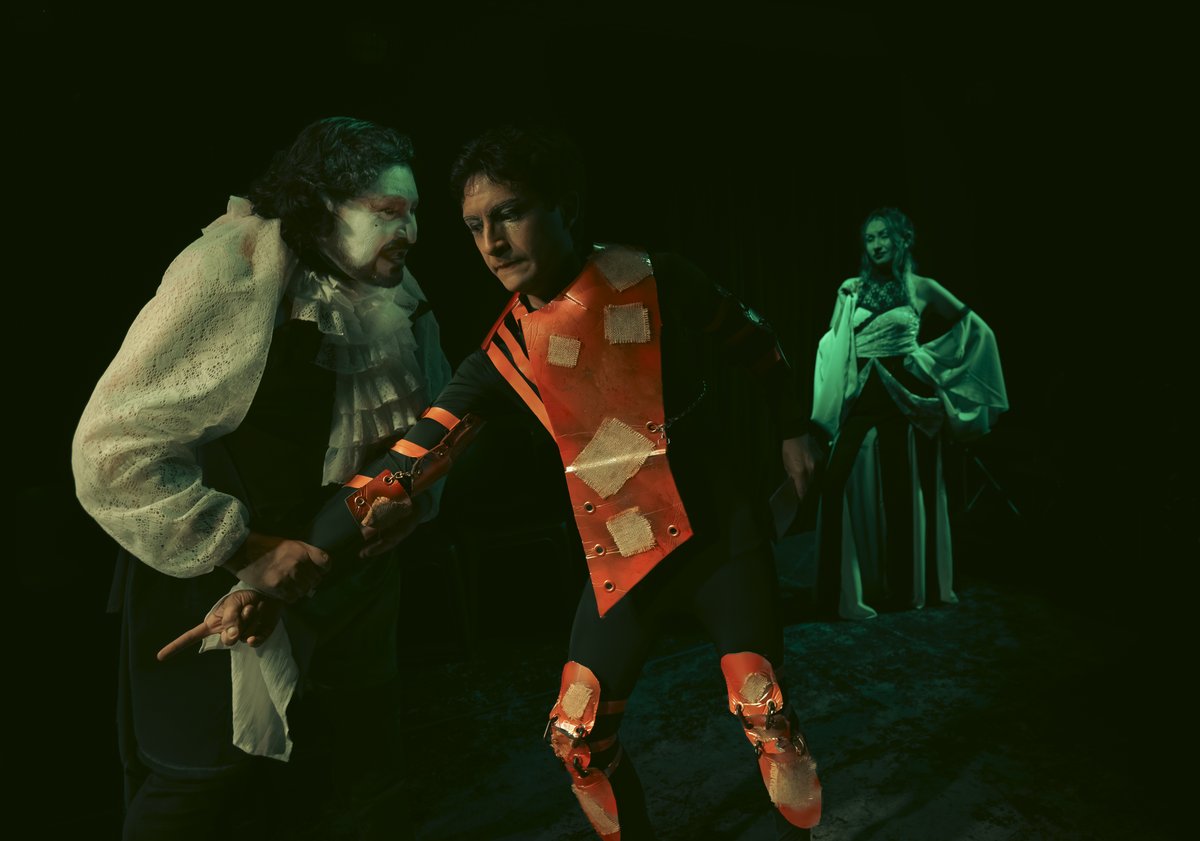 nosoytanguapo's tweet photo. ¡ No te pierdas "Trabajos de Amor en Vano" de Shakespeare, dirigido por León Sierra Páez en el @edactores ! 

Del 28 de noviembre al 1 de febrero en Quito. 
Juramentos de estudio vs. el caos del amor: duelos verbales, humor y deseo. 

Entradas desde 4USD, descuentos para estudiantes y más. 

¡Reserva ya! 🎭❤️ 
#TeatroQuito 
#Shakespeare 
#EstudioDeActores