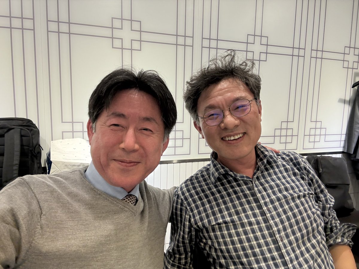 Take_Haino's tweet photo. We had exciting time with Prof Jang at Yonsei U in Seoul. We also enjoyed dinner and drink. Thank prof Jang for arranging this visit. https://t.co/AMdjCme0rc