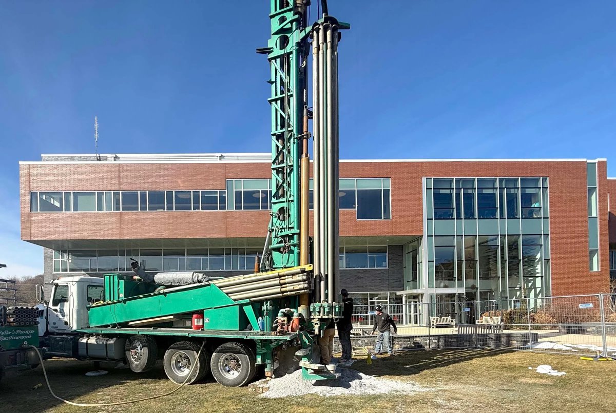GeoDrilling's tweet photo. Geothermal system will help power advanced labs on University of Rhode Island’s Narragansett Bay Campus - https://t.co/oKqvLDRY9S
#Aspermont #UniversityofRhodeIsland #US #Geothermal #RenewableEnergy #NarragansettBayCampus #Drilling #PPLCorporation https://t.co/bOjsccfQLU