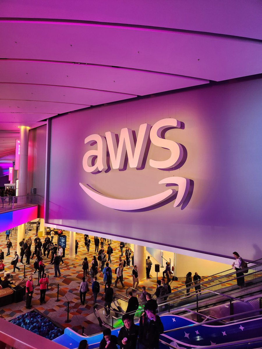 sqlheisenberg's tweet image. Let the madness begin.
#AWSreInvent Day 1
