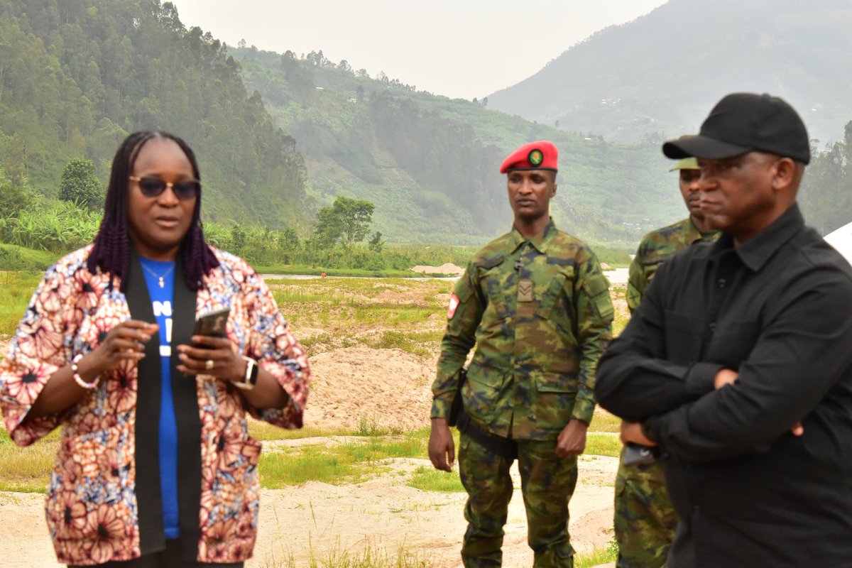 NyabihuDistrict's tweet photo. Muri iki gicamunsi,Minisitiri w’Ingabo @RwandaMoD Hon.Juvenal MARIZAMUNDA ari kumwe n’itsinda ayoboye ndetse n’Ubuyobozi bw’Akarere basuye ibice bya Shyira bizagirwaho ingaruka n’iyubakwa ry’urugomero rwa Nyabarongo II,bareba n’aho gahunda yo kwimura imiryango 97 igeze. https://t.co/uhDO4o8tao