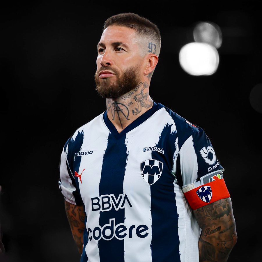 اقسم بالله اذا تبي دعم من الوزاره وطرق زي ما صار في ستيفن جيرارد عشان مدرب عالمي او معليش عشان لاعب عالمي عطوه صفقات كانه متخصخص 2023 يوم كان موجود جيرارد جيب راموس اللاعب خلاص بيطلع من فريقه وبيجيك مجاني ومع جماهيريه والله مكسب للشباب ويقدم مستويات اصغر من عمره <a href="/azizfalmalik/">عبدالعزيز فهد المالك</a>