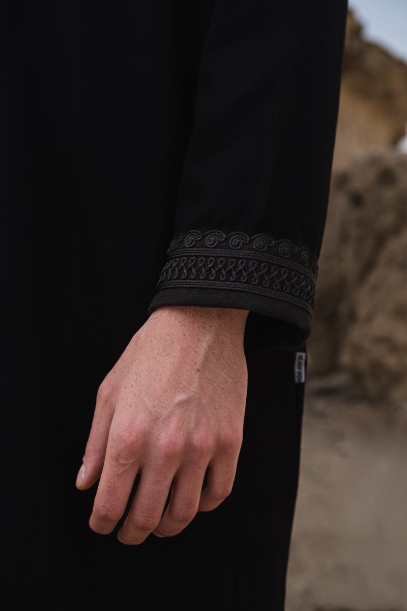 stabraqts's tweet image. Winter is here, so we crafted our Wool Thawb from heavy, high-quality fabrics to shield you from the cold, and detailed it with embroidery that speaks of authenticity.