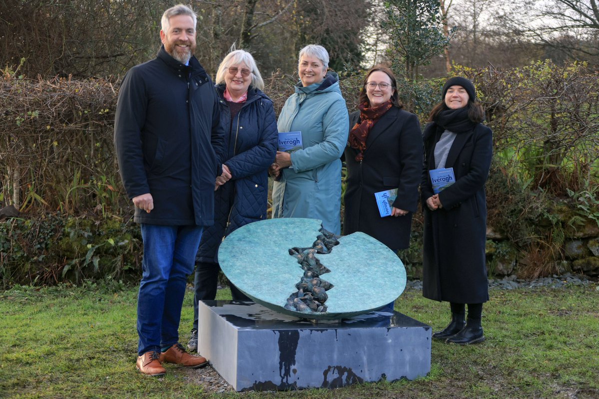 BlueDotWaters's tweet image. We were delighted to welcome Minister Christopher O&apos;Sullivan TD to launch our Blue Dots of Iveragh awareness campaign in Sneem, Co. Kerry on Saturday. 🔵

Learn more about the project at lawaters.ie/iveragh

Photos courtesy of Valerie O&apos;Sullivan.