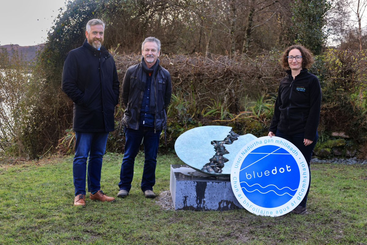 BlueDotWaters's tweet image. We were delighted to welcome Minister Christopher O&apos;Sullivan TD to launch our Blue Dots of Iveragh awareness campaign in Sneem, Co. Kerry on Saturday. 🔵

Learn more about the project at lawaters.ie/iveragh

Photos courtesy of Valerie O&apos;Sullivan.