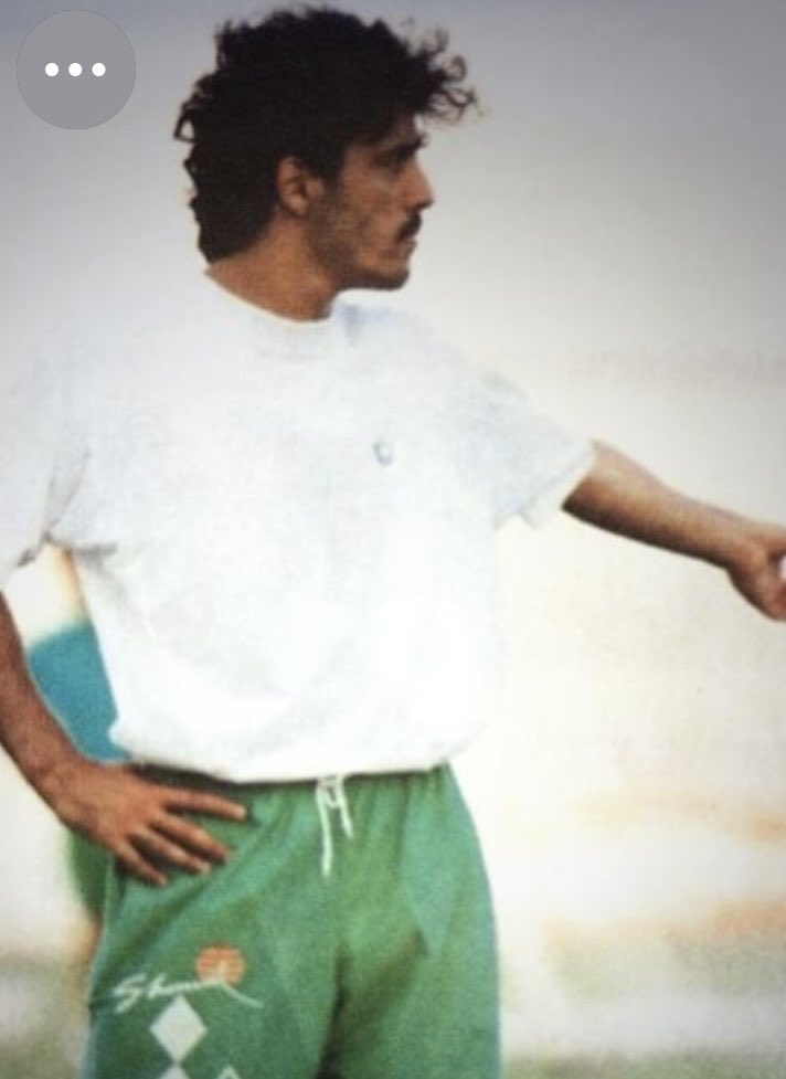 عاجل🔴
مين يعرف هذا اللاعب ؟
بصرااااحه كان يعجبني لعبه 🤍🖤