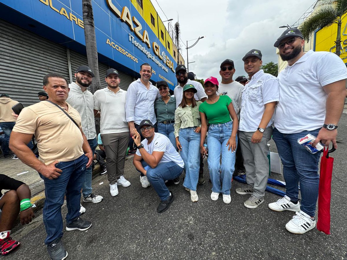 EsthefanyCLopez's tweet photo. Por el país que MERECEM👌🏻S 🇩🇴

#MarchaDelPueblo #FP #2028 # https://t.co/KFWwPrfYi4