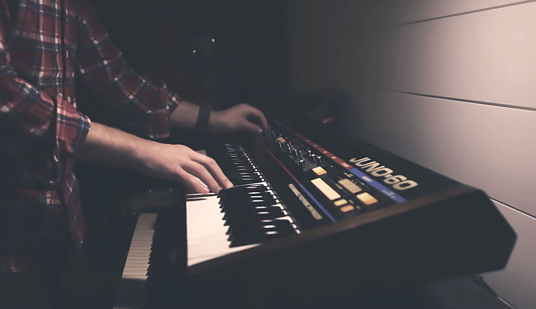 Roland Juno 60  |  Ambient soundscape  –  by MIDERA

&gt; youtube.com/watch?v=dm7vpz…

#analog #vintage #synthesizer