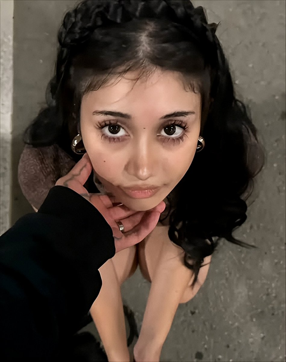 Girls, what’s stopping you to apologies like this 🌚