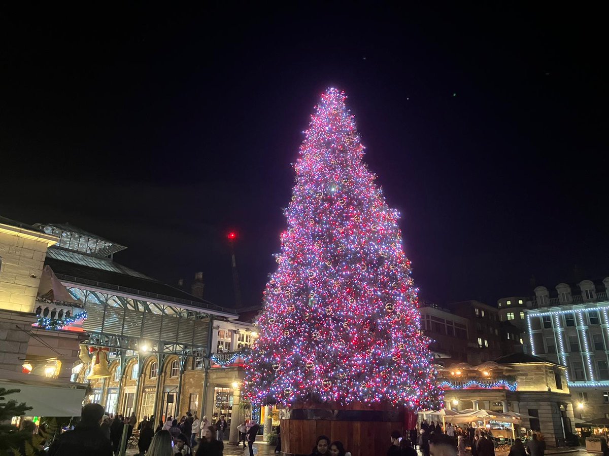 Buckle up for our members Xmas tour of London’s festive Lights in our amazing minibus driven by amazing volunteer Tim. We set off at 2pm taking in all the big installations - Regent Street to the Tower. Definitely feeling festiver! Spoiler alert we went on Tuesday.🤩