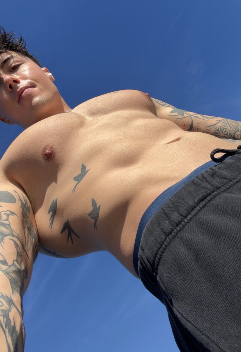 Hunter James tweet media