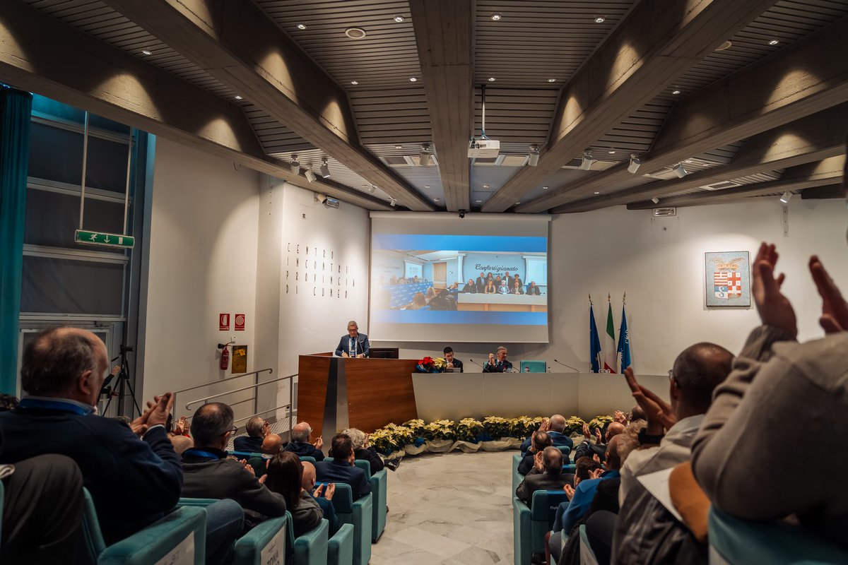 lucacrosetto70's tweet photo. 42° Congresso di Confartigianato Cuneo: grazie a tutti i Delegati presenti, splendido esempio di impegno e #partecipazione che rende grande la nostra @Confartcn! 🙌 https://t.co/7GBrVM1hYM