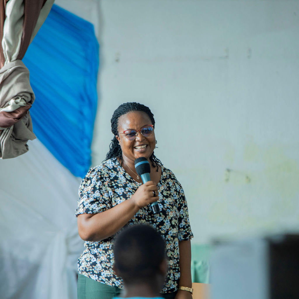 FerwahandRwanda's tweet image. Dr Clairon Niyonsenga @niyoclairon  ushinzwe imishinga muri @Rwanda_Sports  irimo na #IsongaProgram, yavuze ko muri phase 2 y’uyu mushinga ubu ibigo biziyongera bize kuri 17 bibe 42 n&apos;abanyeshuri  2227, hakubakwa n&apos;ibibuga bijyanye n&apos;igihe bizorohereza abana gukina.