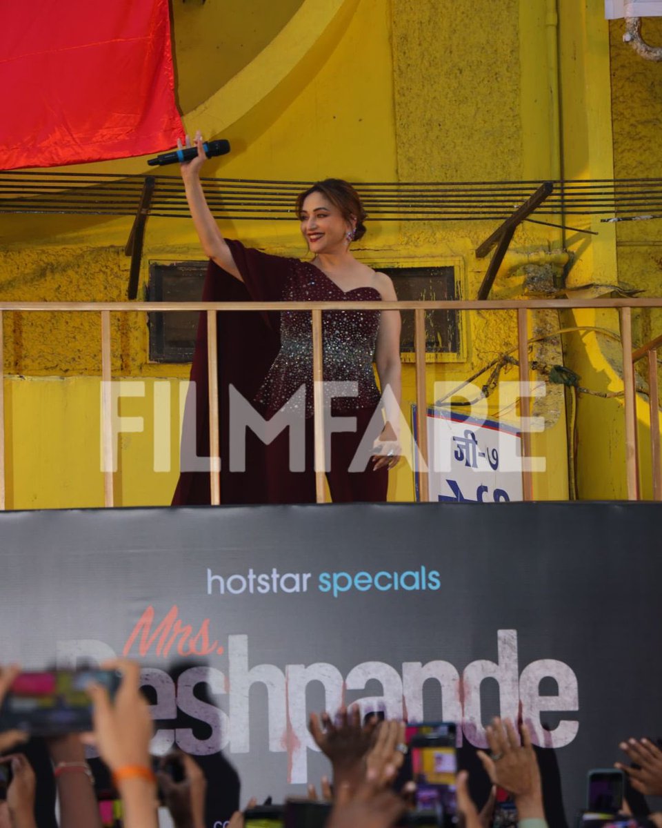 filmfare's tweet photo. Still ruling hearts 😍 https://t.co/QotAYUZl4Y