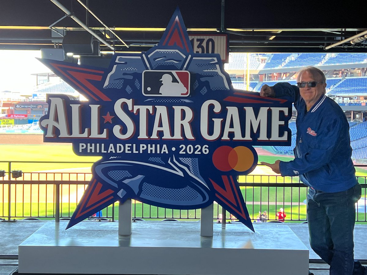Chet_JimChesko's tweet photo. Great time at Saturday's @Phillies holiday event at @PhilliesCBP. Always nice to say hello to #LarryAndersen #ScottFranzke @TMacPhils and #PhantaClaus (aka the #PhilliePhanatic), of course! https://t.co/Im54uWf5L4