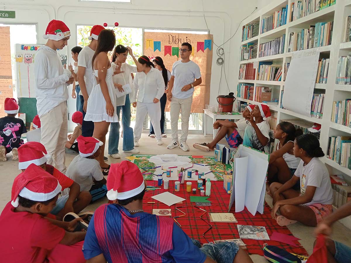 UniCecar's tweet photo. #CECAREventos Llevamos a cabo en la Biblioteca La Alegría el taller “Voces y Letras donde las historias cobran vida”. Esta iniciativa de extensión universitaria integró formación académica y compromiso social, acercando experiencias literarias y culturales a la comunidad de Tolú. https://t.co/t7D4yPYymu
