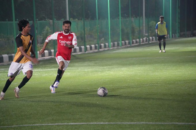 G7GLcaeasAAb4ax?format=jpg&name=small