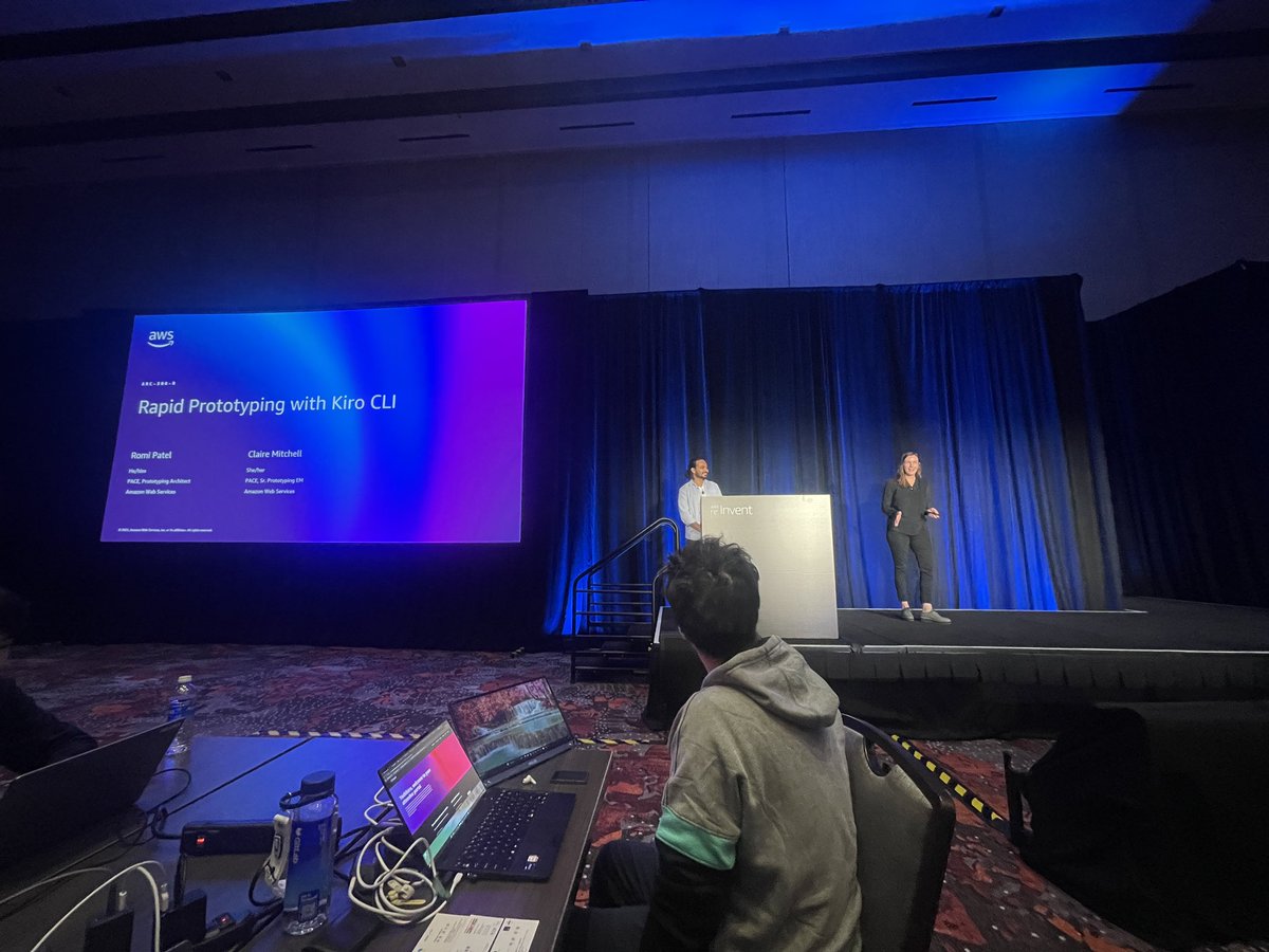 TeraiToshiki's tweet image. re:Invent 2025 1発目の参加セッションはKiro CLIのワークショップ！

日本人とご一緒できて、ほぼ日本です😊

 #AWSreInvent